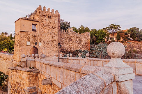 Things-to-do-in-Toledo-Spain-DP-bridge-gate.jpg