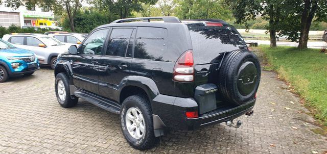Miniature : Toyota Land Cruiser 3.0 D-4D Boîte Auto. Executive 8 Places !!