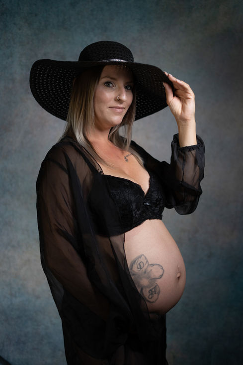 Babybauch Shooting mit Selina im Studio