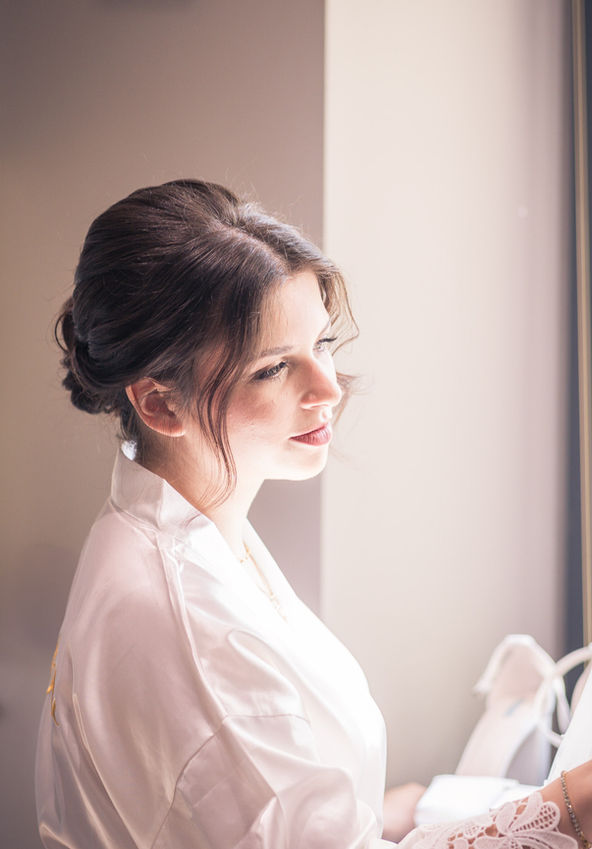 Braut beim Getting Ready Portrait in Krefeld.