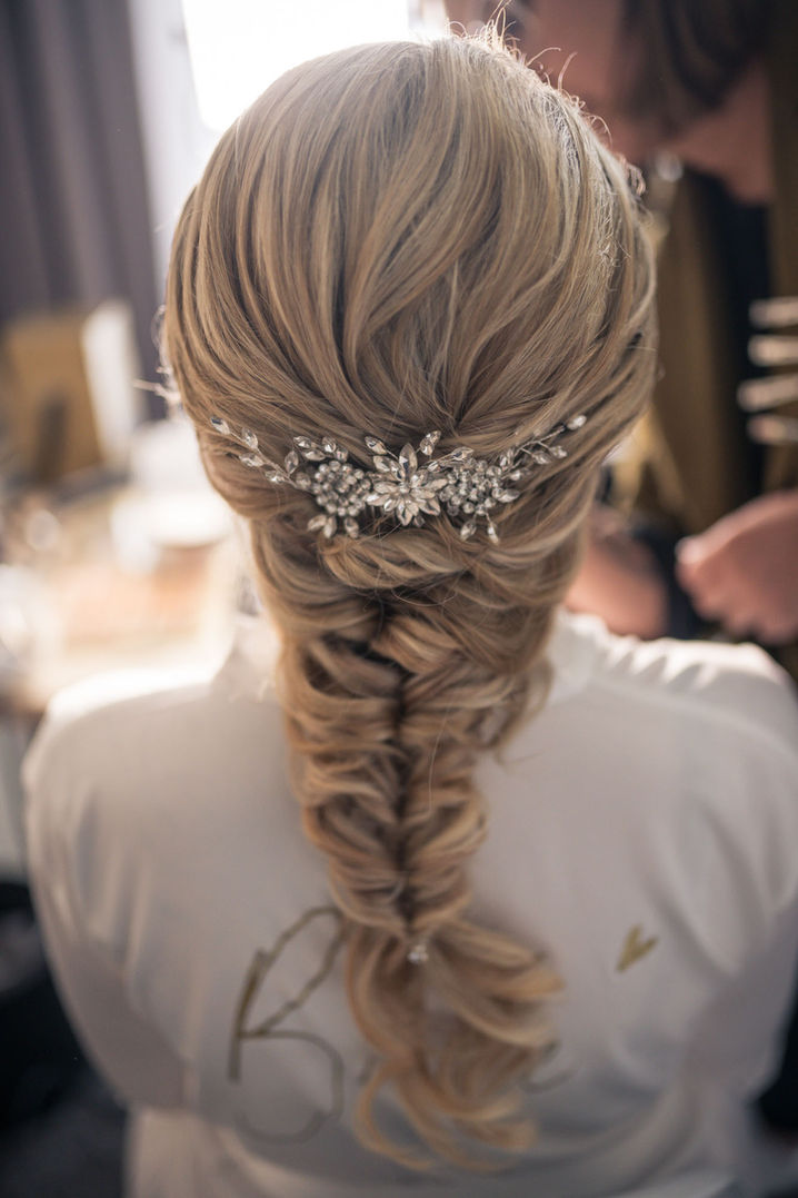 Detailaufnahme Brautschmuck bei der Hochzeit im Parkhotel Velbert – Hochzeitsfotograf NRW“