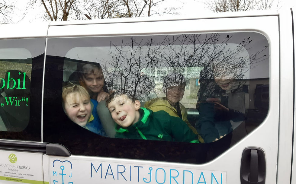 D-Jungs mit Torfeuerwerk