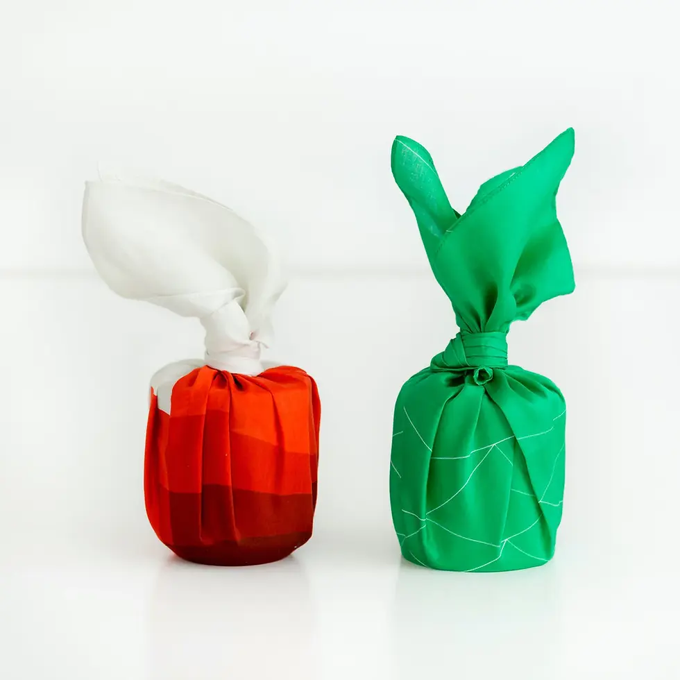 Thumbnail: Red arc and green scarf as gift wraps
