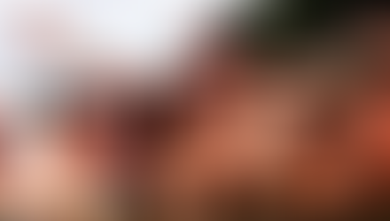 Anitta curte praia na Bahia e posa no mar com Pedro Almodóvar