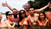 Anitta curte praia na Bahia e posa no mar com Pedro Almodóvar
