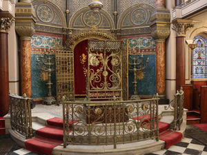 Chief Executive of Historic England visits Middle Street Synagogue