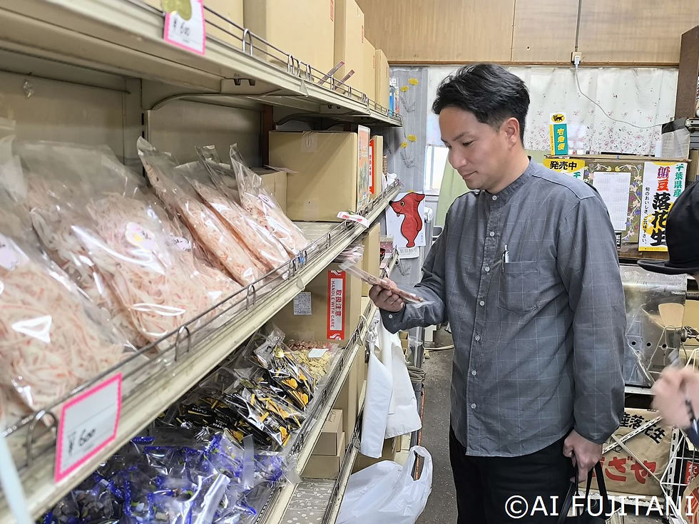 伊藤商店でピーナッツを吟味