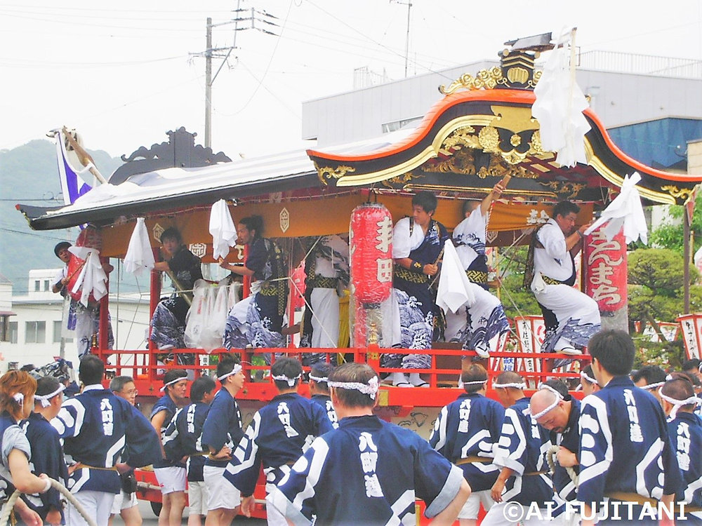 臼と杵2本　兵庫県豊岡市　直径約46cm 高さ約48cm 配達も可能 臼杵八坂神社の「おせったい」と「臼杵祇園祭」