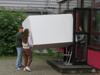 Robert Kaller | Sitzskulpturengruppe Bergstadt Gymnasium