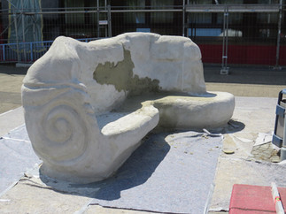 Robert Kaller | Sitzskulpturengruppe Bergstadt Gymnasium