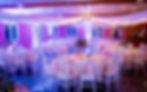 Salle décorée en rose