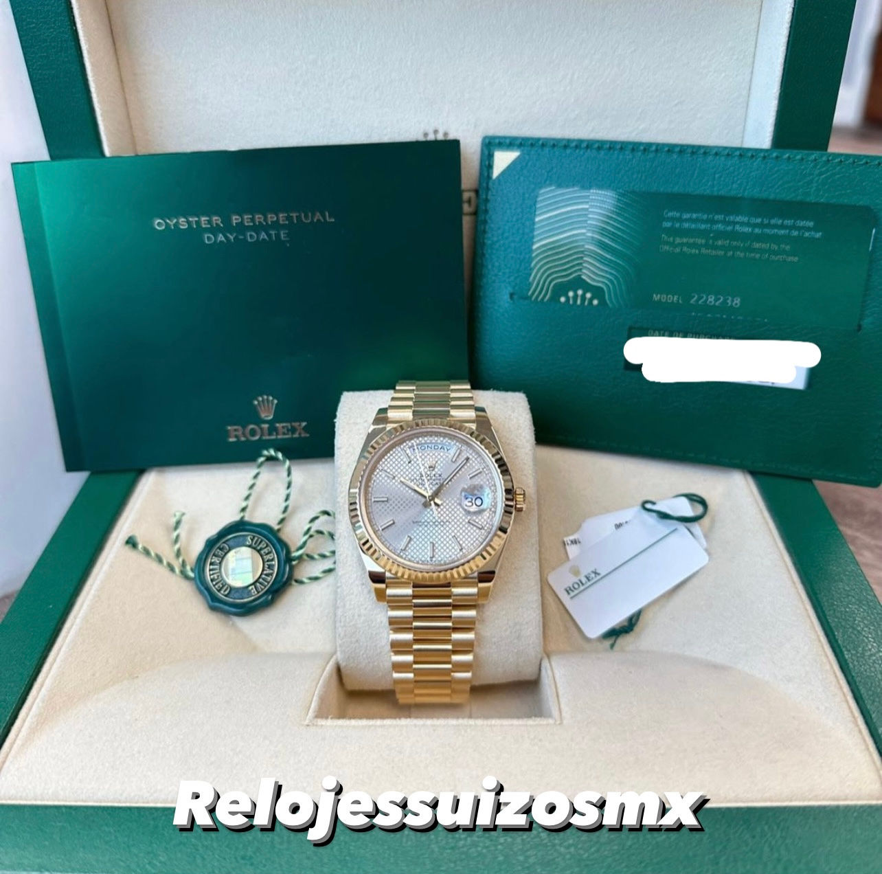 Rolex Day-Date 40 18k Yellow Gold Silver Motif Dial 