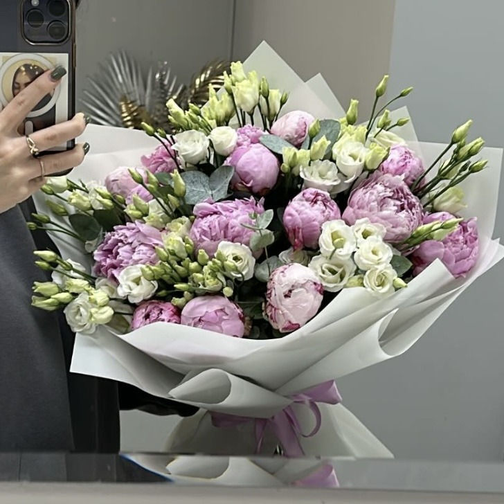 Duo-pušķis “Peonijas + lizantes” no 120 €