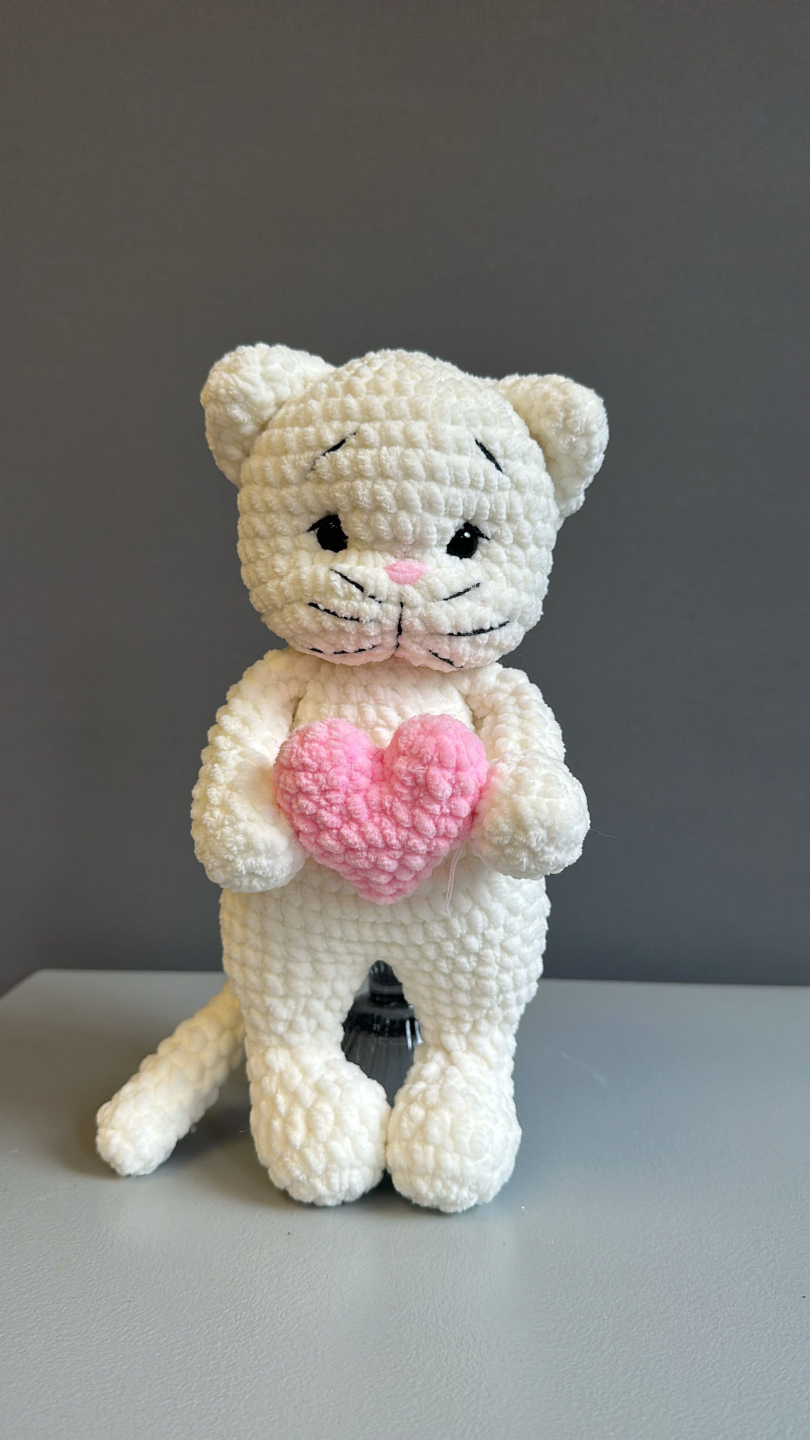 Ar rokām darināta rotaļlieta "Kaķis"