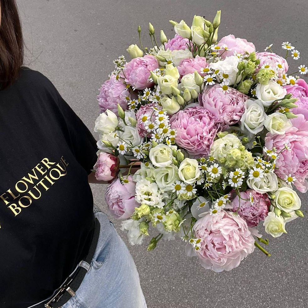 Trio pušķis “Peonijas, lizantes un kumelītes” no 130 €