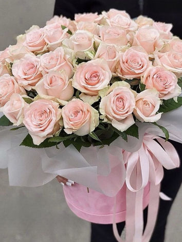 Ziedu kaste "Maigi rozā rozes"