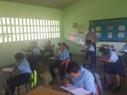 Estudiantes en salón de clases