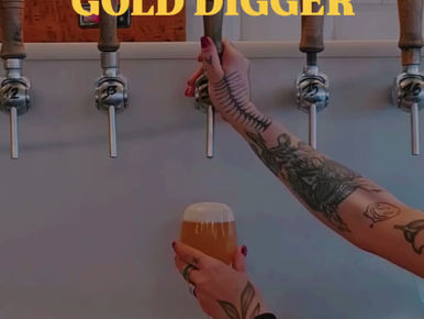 Micro NEIPA beer poured at Kælderkold craft beer bar in Gothic Quarter Barcelona