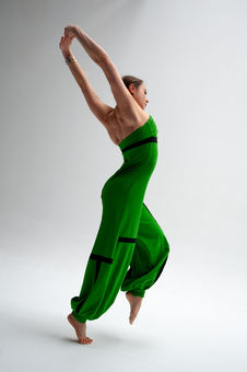 Danseuse : Mia Bourhis,
MUA : Julie Aigret,
Styliste : Audrey Jehanno,
DANCING - Photographie portrait en studio de danse réalisé par Lilie PESCHARD – Portrait, danse, retouche