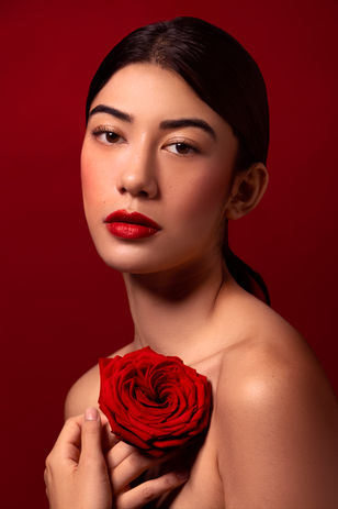 Modèle : Aliya,
MUA : Lounatistik,
Photographie de portrait beauté réalisé par Lilie PESCHARD,
Rouge à lèvres Le Rouge Interdit Cream, Givenchy - Beauté, beauty, portrait, retouche