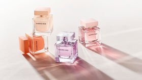 Shooting pour la collection Narciso de la marque Narciso Rodriguez.
Photographe : Lilie Peschard 
Retoucheur : Fabien Paquet
Studio : Sublimeight
Still life-nature morte-lifestyle-retouche-produit-product-commercial-cosmetic-parfum