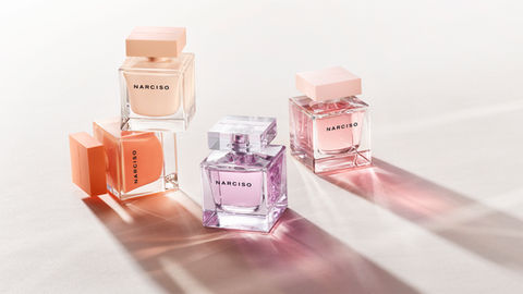 Shooting pour la collection Narciso de la marque Narciso Rodriguez.
Photographe : Lilie Peschard 
Retoucheur : Fabien Paquet
Studio : Sublimeight
Still life-nature morte-lifestyle-retouche-produit-product-commercial-cosmetic-parfum