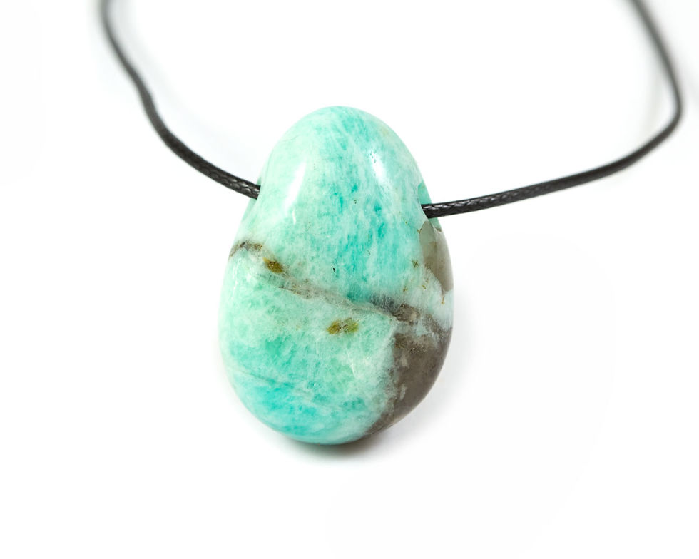 Amazonite, Pierre percée en pendentif