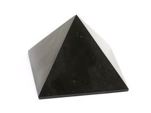 Pyramide de shungite : une pierre de protection et d’équilibre au quotidien
