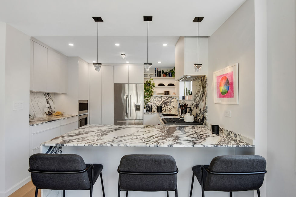 Spacious kitchen with centerpiece island and wraparound counter