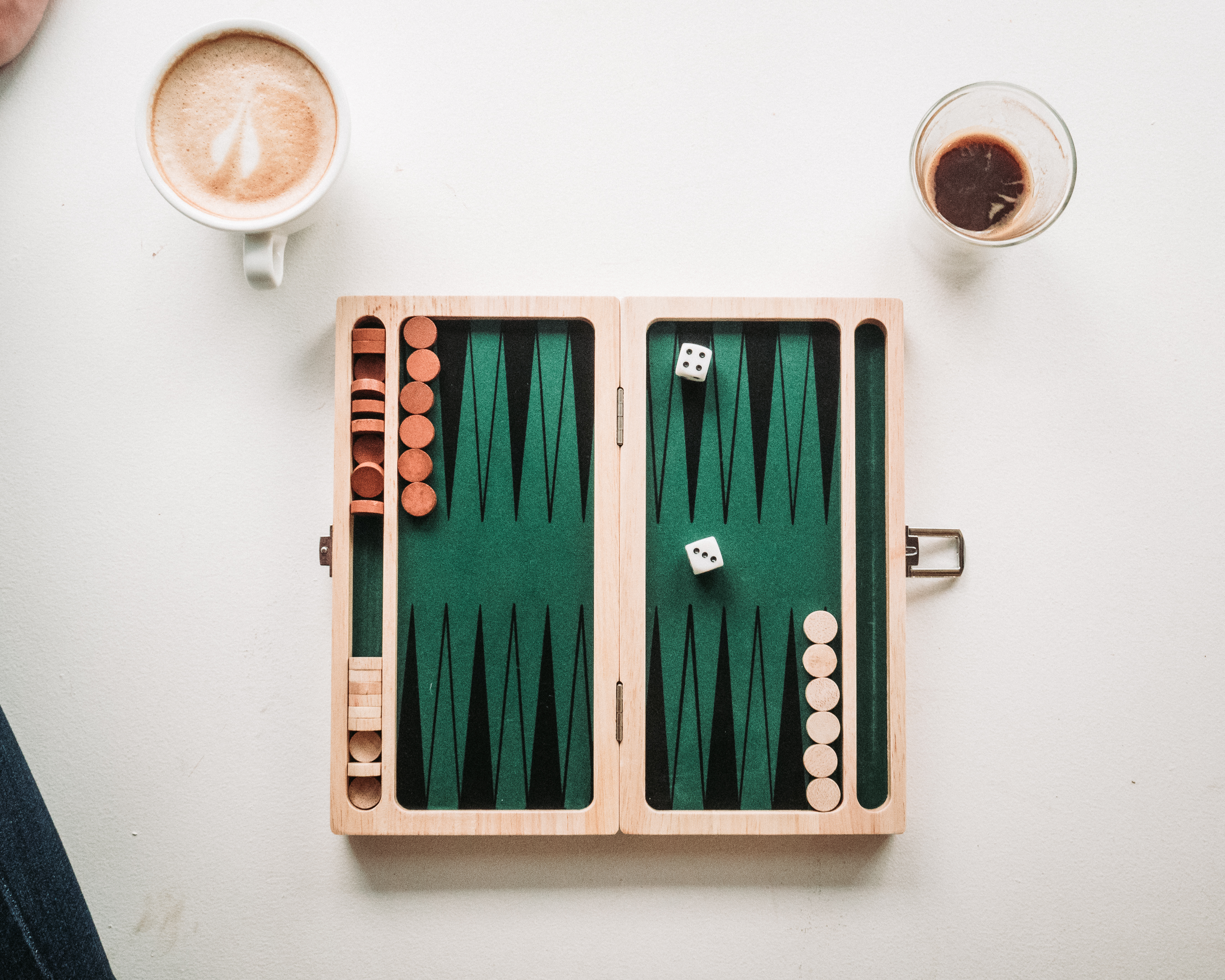 Jeu de société et café
