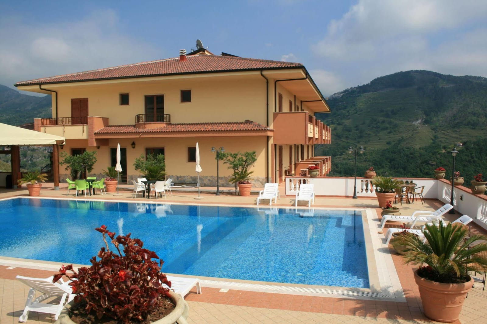 4* Hotel 31 rooms, pool, parking