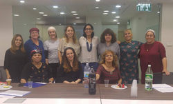 40797653_1090067684486960_83164935663648