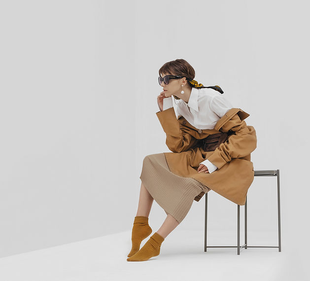 흰색과 갈색 모델