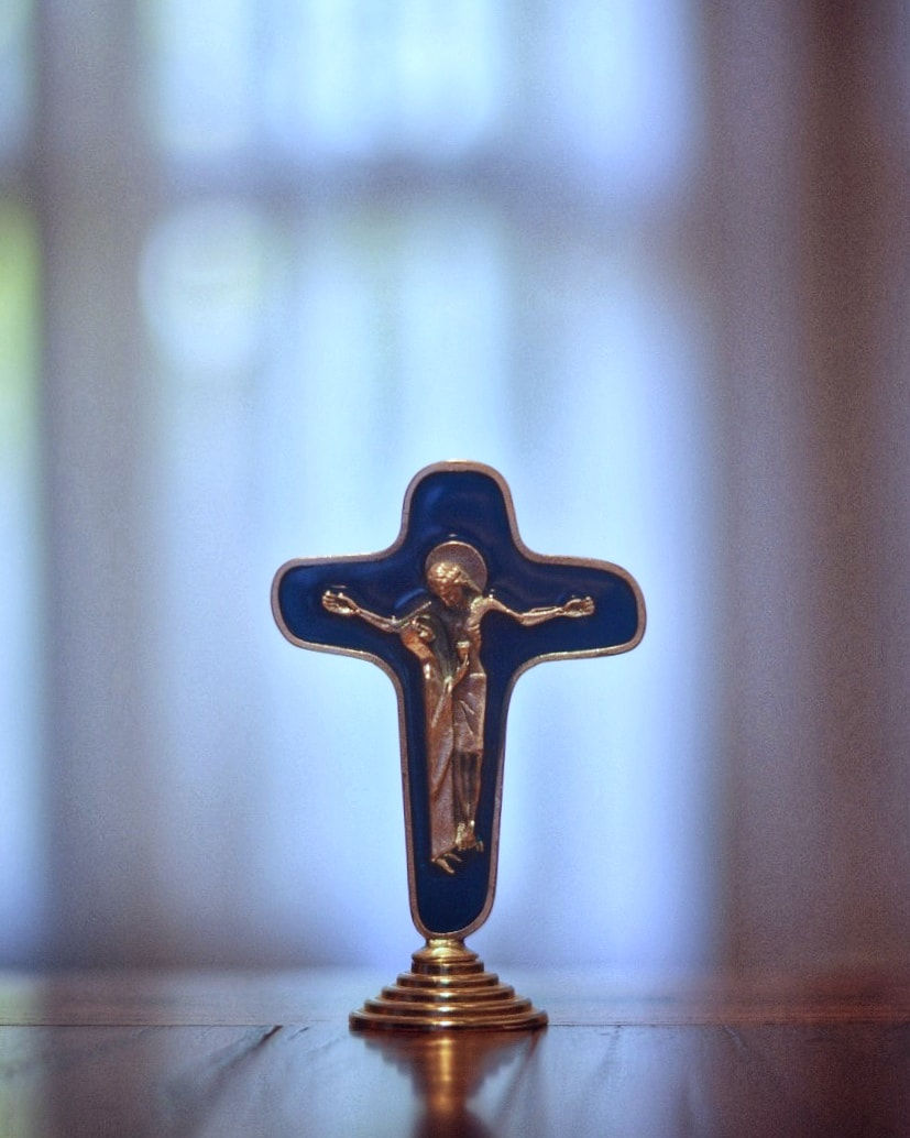 La respuesta es una simple cruz