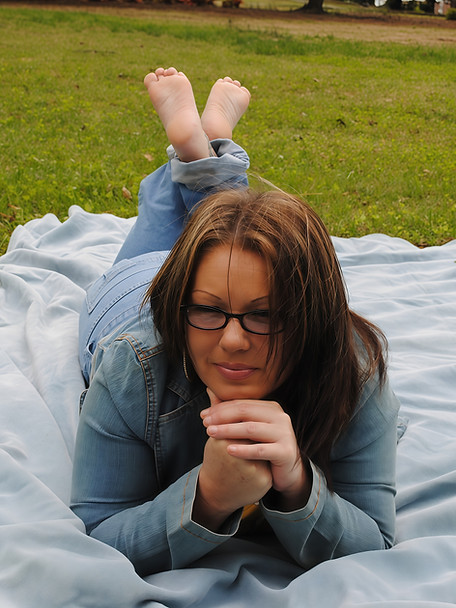 Portrait of Skylar A., a warm White and Native American woman with always-ticklish size 7 feet, smiling barefoot.