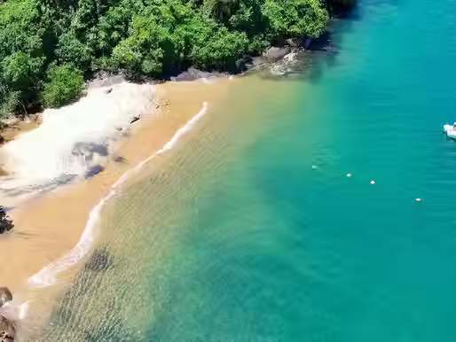 🚤🌟 Explore Ubatuba de Lancha: Aventura e Beleza em Alto-mar! 🌟🚤