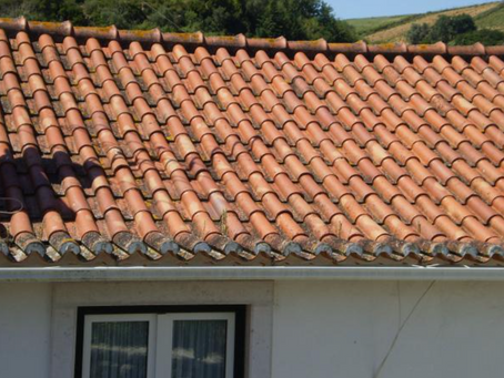 ¿Cómo reemplazar el tejado de una casa antigua?