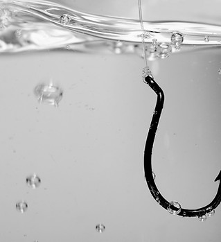 Angelhaken unter Wasser