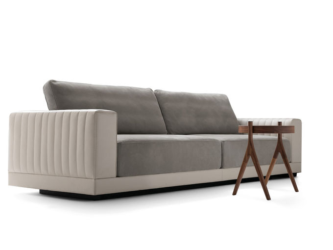 Sofa sa luksuznim detaljima na rukonaslonima - Ulivi Salotti