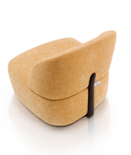 Bež fotelja, dizajnirana za udobnost i stil, savršen komad nameštaja. Alba Dominante.