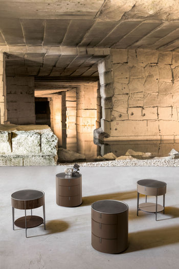 Kolekcija noćnih i klub stolova brenda Alivar. Izradjeni od metala i kože