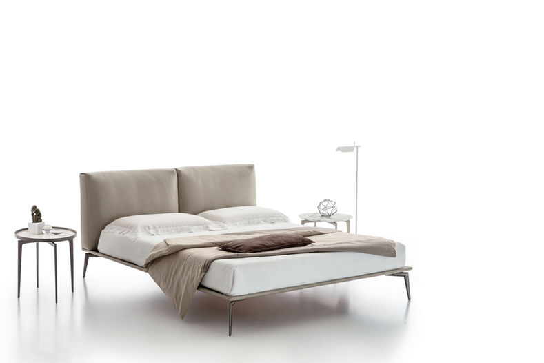 Moderan krevet sa metalnom bazom i kožnim uzglavlje - Alivar