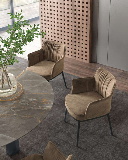 Udobnost i komfor, kožne stolice klasičnog dizajna