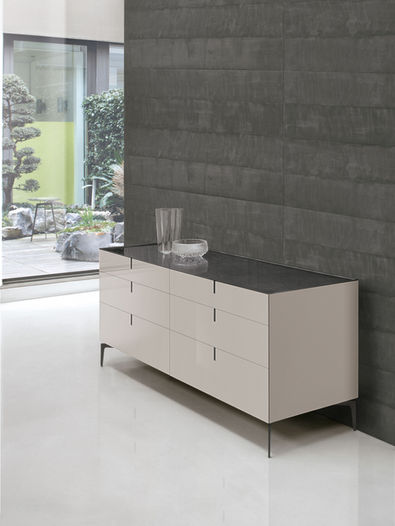 Komoda bež boja za spavaću sobu