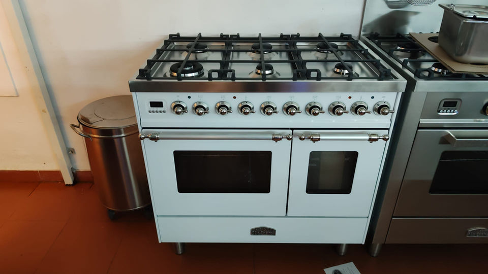 סלון להט בע"מ 7