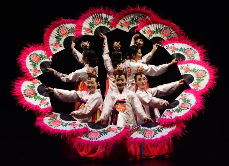 Korean Fan Dancers