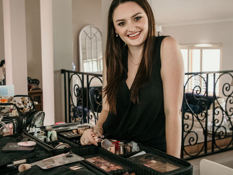 ✨ Gather Your Friends for a Fun and Fabulous Group Makeup Class! ✨
