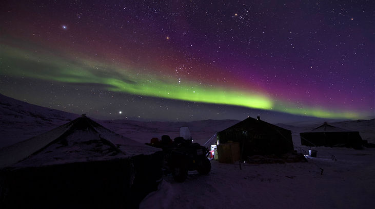 rødt nordlys camp.jpeg