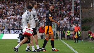 Schwerer Rückschlag für den FCK: Simon Asta fällt bis Jahresende aus