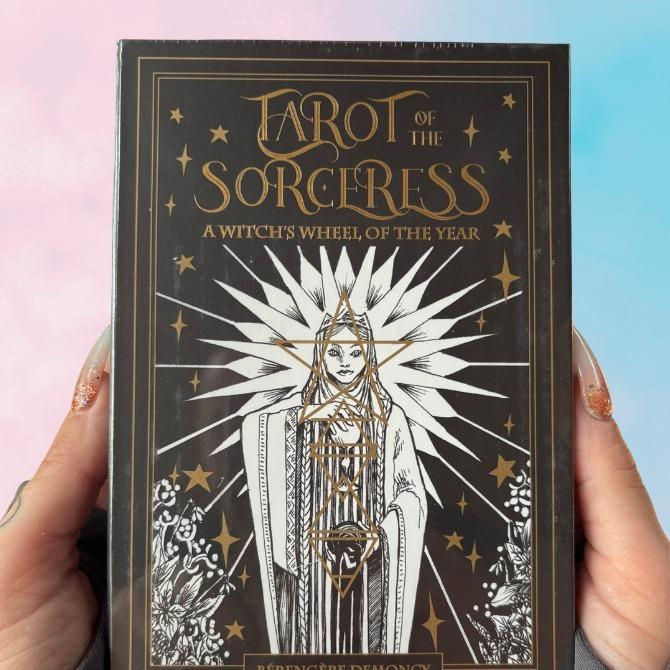 Tarot of the Sorceress A Witch's Wheel of the Year 78 Cards with Metallic